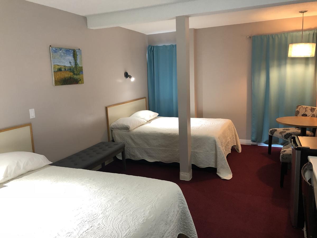 Voyageur Motel