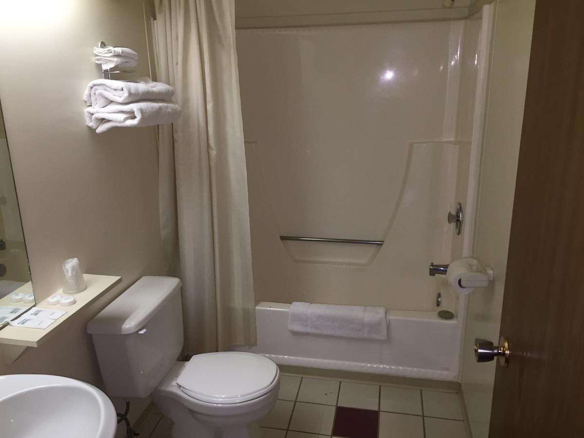 Voyageur Motel 2*